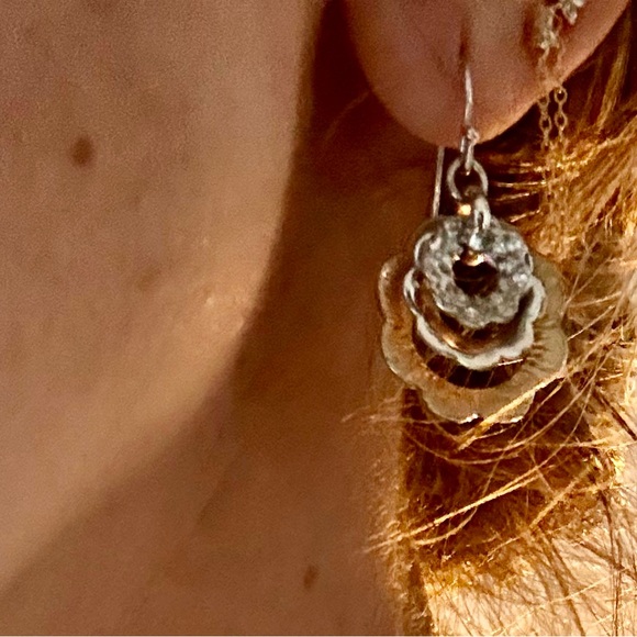 Elegant Gold and Silver Floral Earrings - Picture 4 of 4